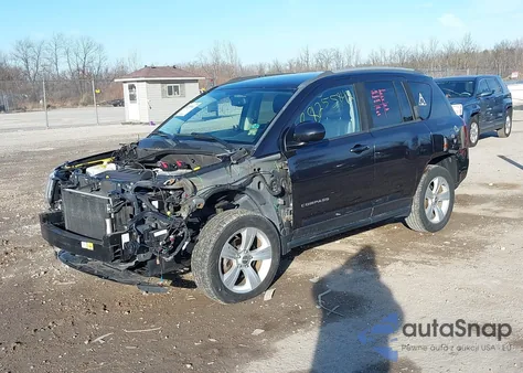 2016 Jeep Compass Latitude z USA, uszkodzony, nr VIN 1C4NJDEB0GD587341